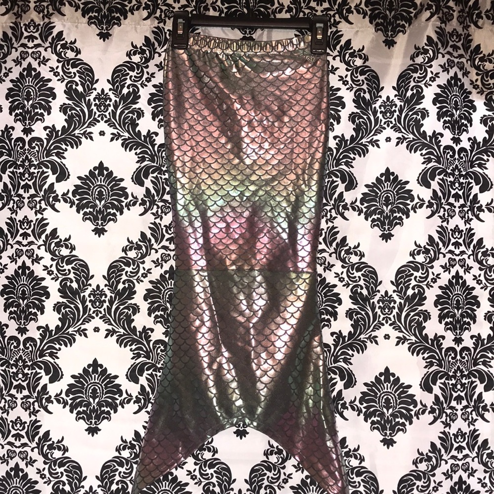 Mermaid tail size s/xs girls (6-7)